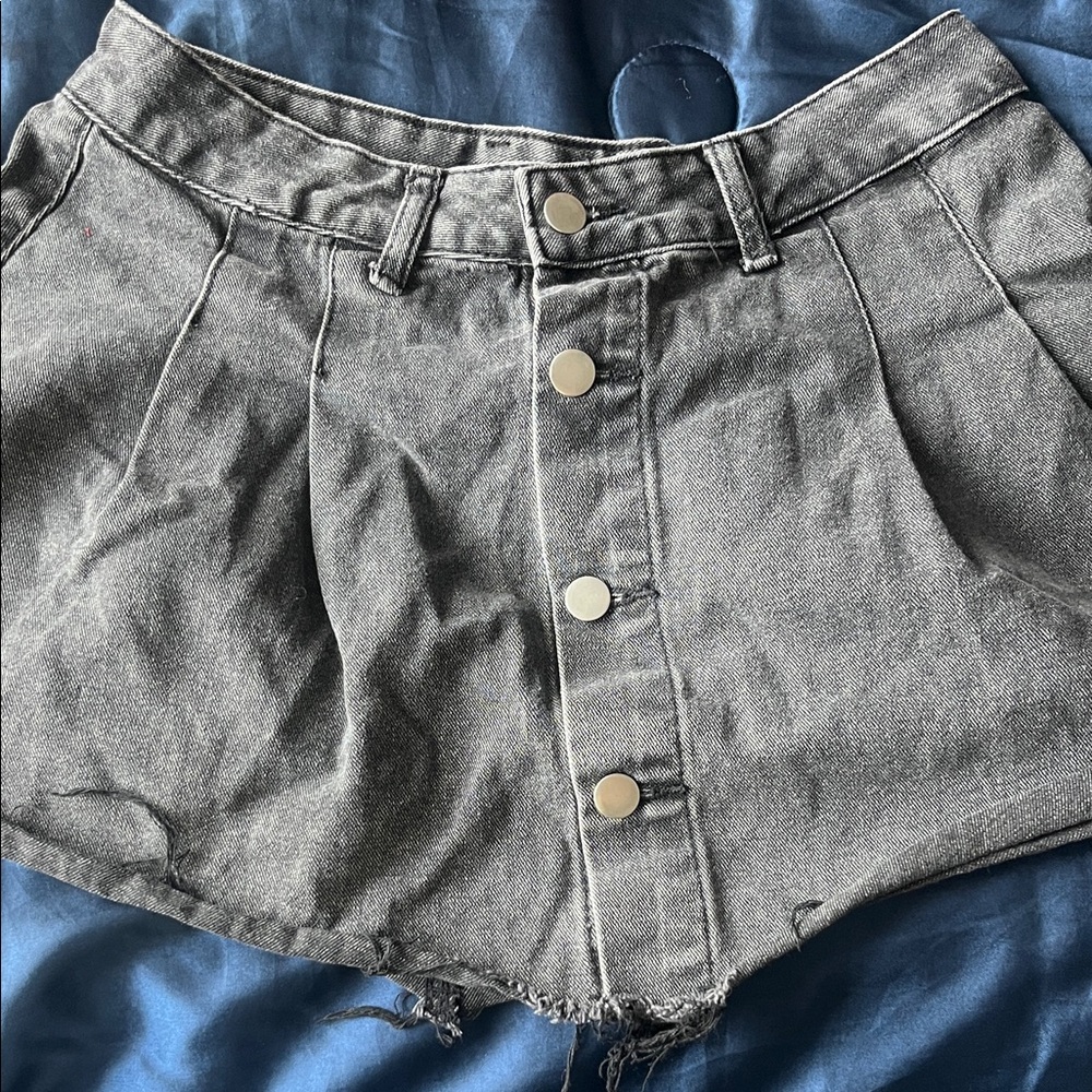 Black button skirt 
Size:L